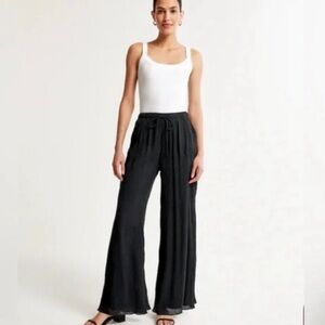 Abercrombie & Fitch Crinkle Textured Pull-On Wide Leg Pant, Black, Short Small